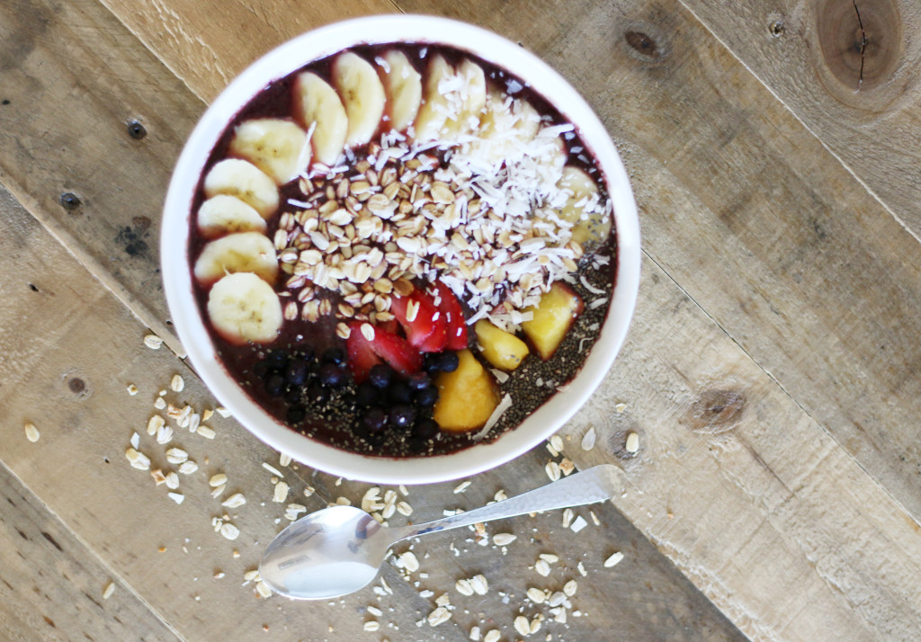 hallies acai bowl3 |heatherlaurenlove.com